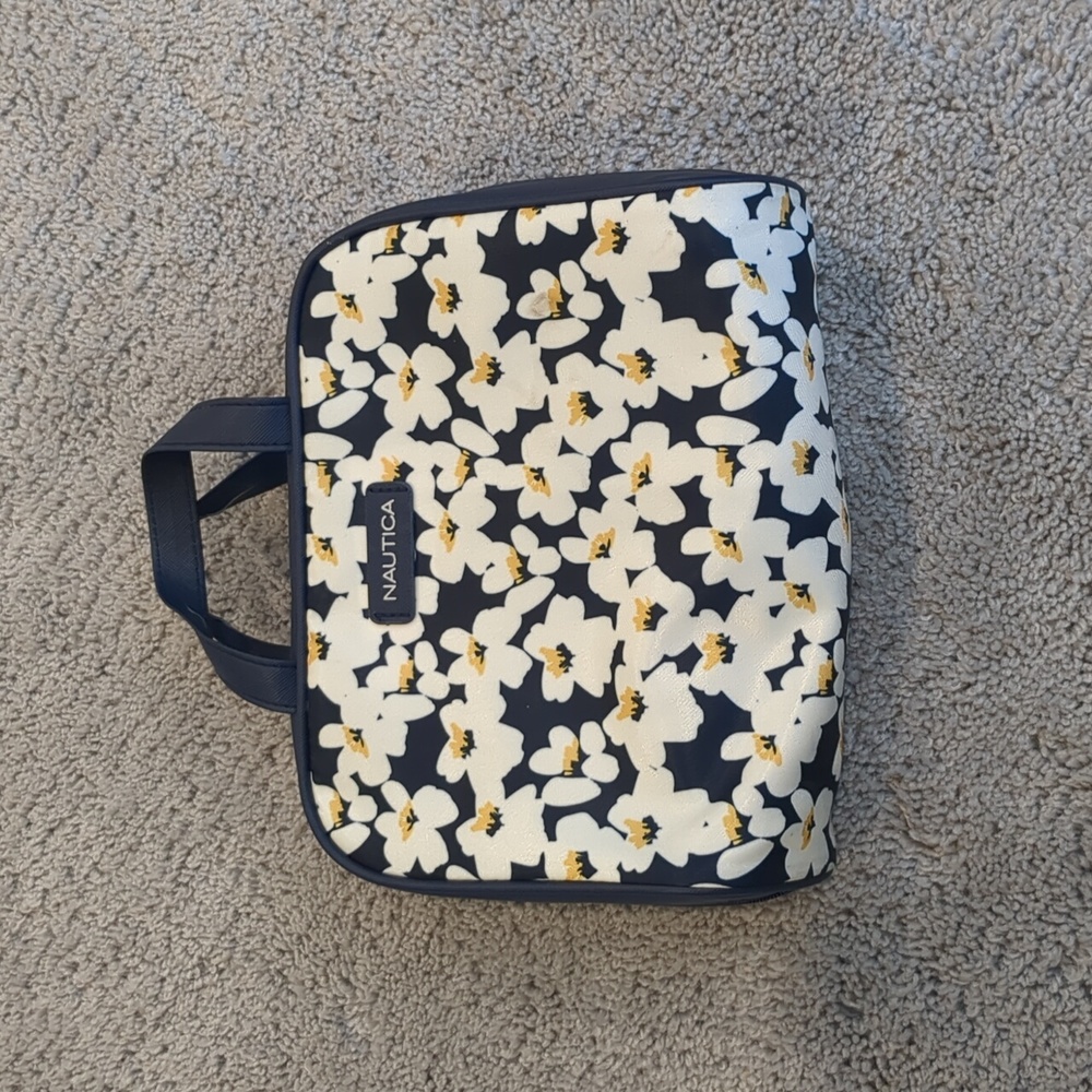Authentic Nautica Floral Overnight Travel Bag.